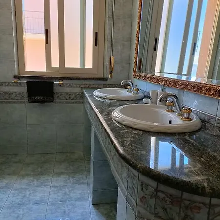 Life Guest house *