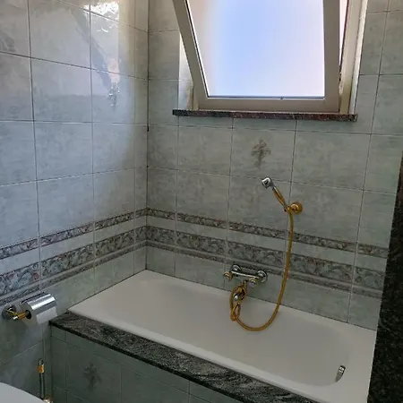 Life Guest house *